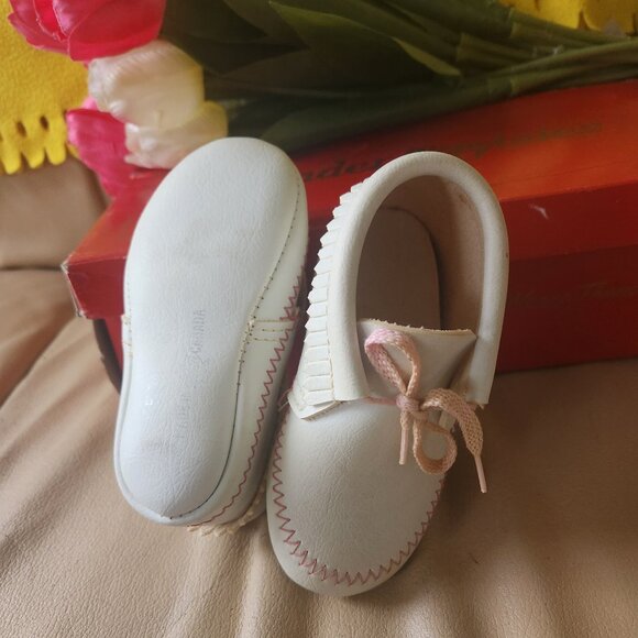 Brand New Baby Moccasins White with pink trim & laces and white fringe - Picture 3 of 3